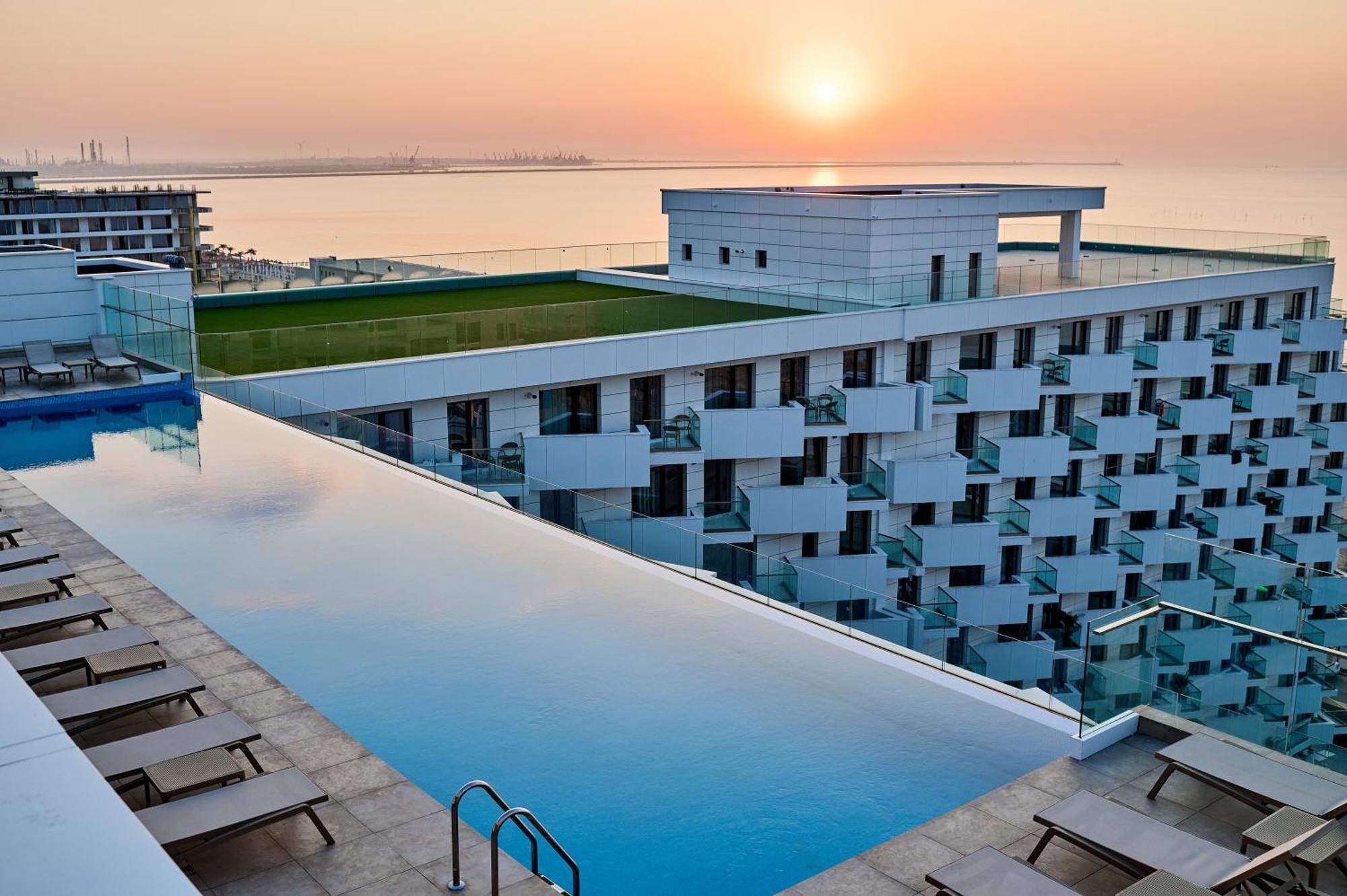 Crystal Beach - Infinity Pool & Spa Resort Navodari Luaran gambar