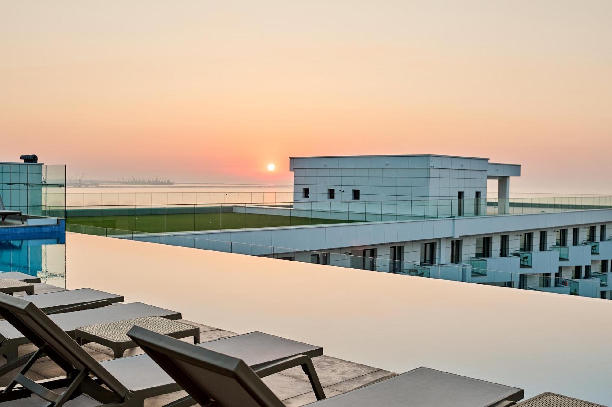 Crystal Beach - Infinity Pool & Spa Resort Navodari Luaran gambar